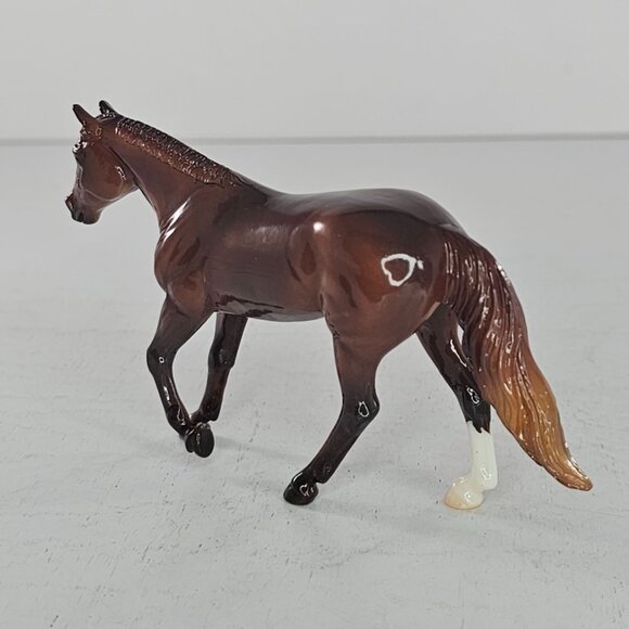 SM Loping QH: Chestnut - Best of BreyerFest Series 5  Best of Breyerfest 2024 Stablemate Horse Flowers Glossy